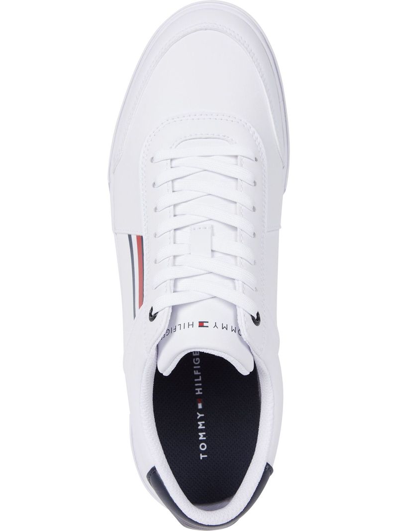 Zapato-tenis-de-cuero-distintivo-