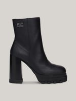 Botas-de-media-caña-con-tacon-alto-y-ancho