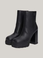 Botas-de-media-caña-con-tacon-alto-y-ancho