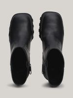 Botas-de-media-caña-con-tacon-alto-y-ancho