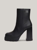 Botas-de-media-caña-con-tacon-alto-y-ancho