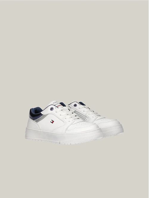 Zapato tenis de corte bajo con velcro