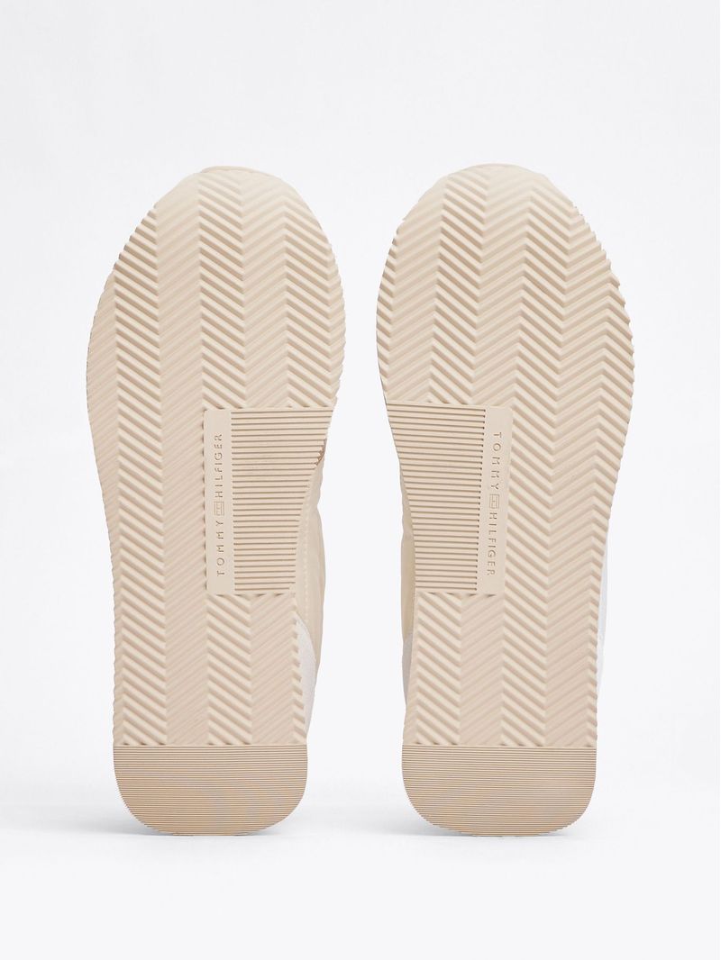 Zapato-tenis-con-paneles-mixtos