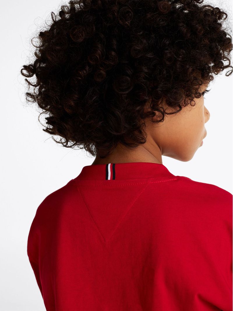 Playera-con-logo-de-Tommy-Hilfiger-bordado