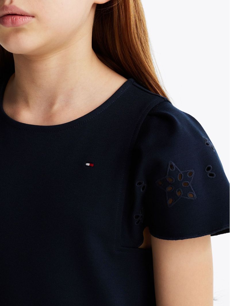 Vestido-con-calado-y-mangas-de-mariposa