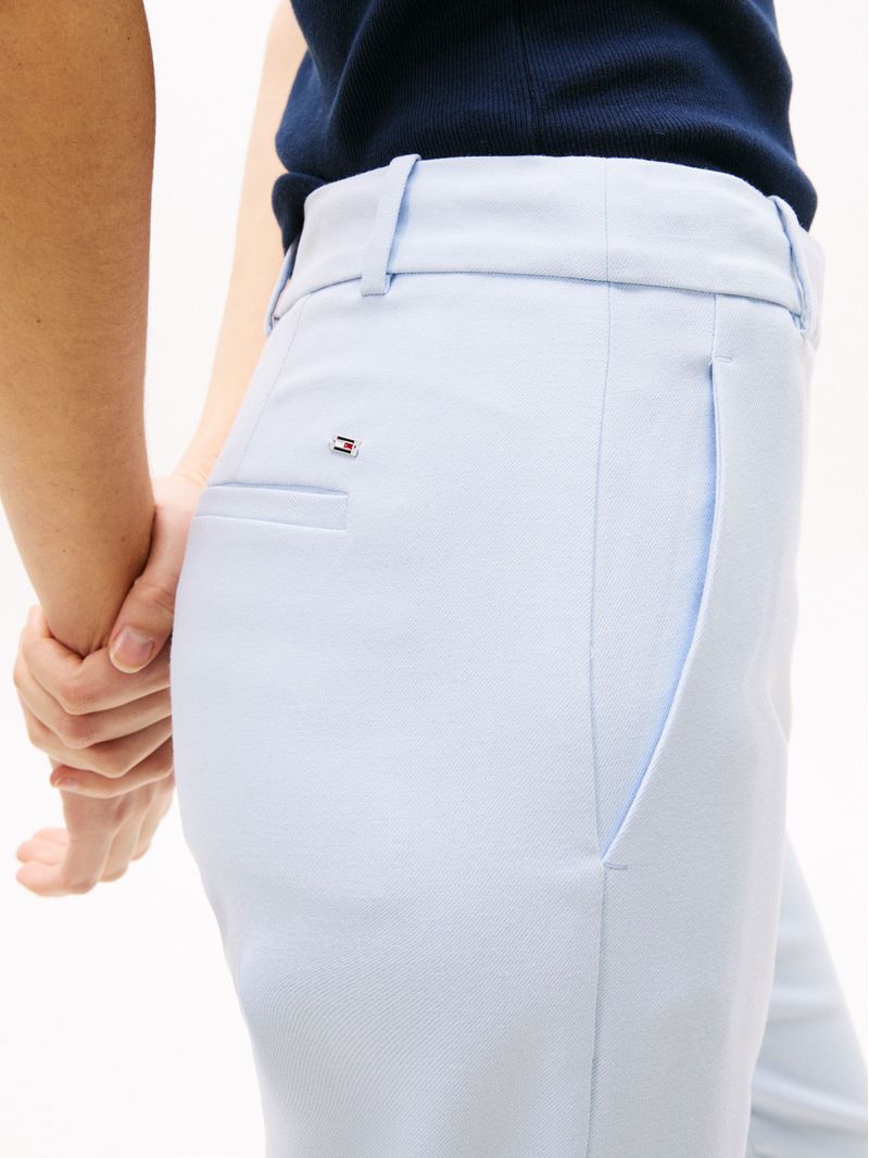 Pantalon-chino-de-pierna-recta-y-corte-slim