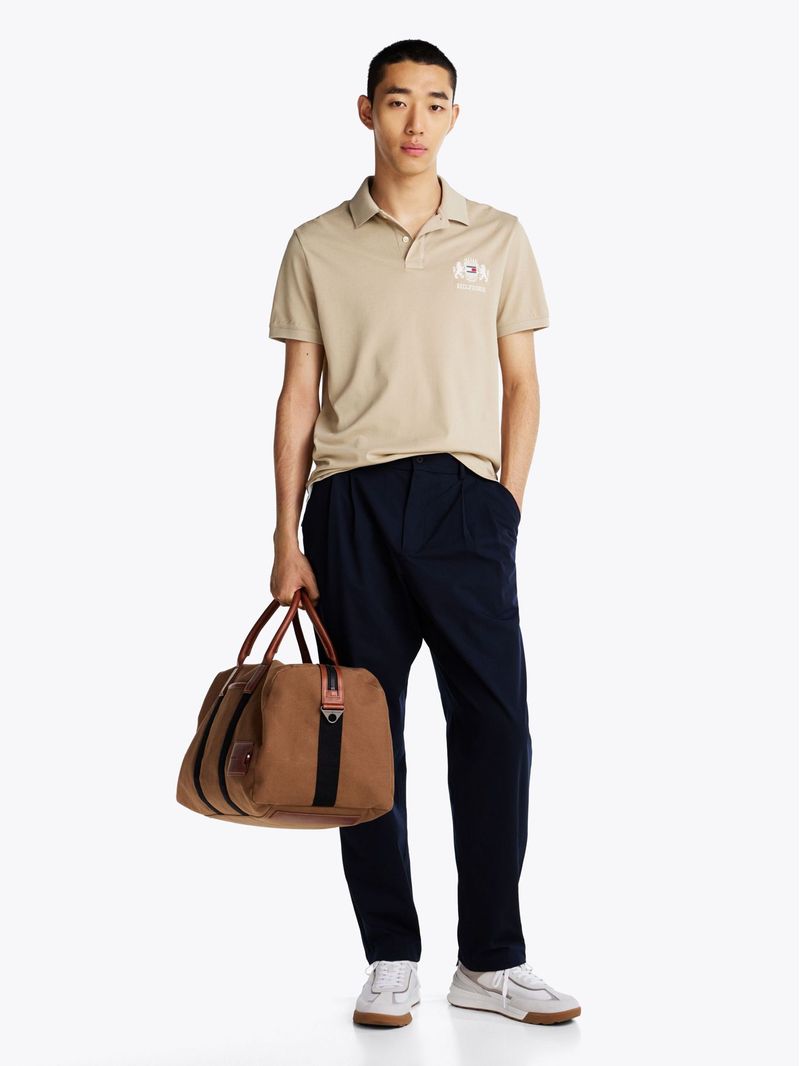 Polo-de-corte-regular-con-logo-bordado