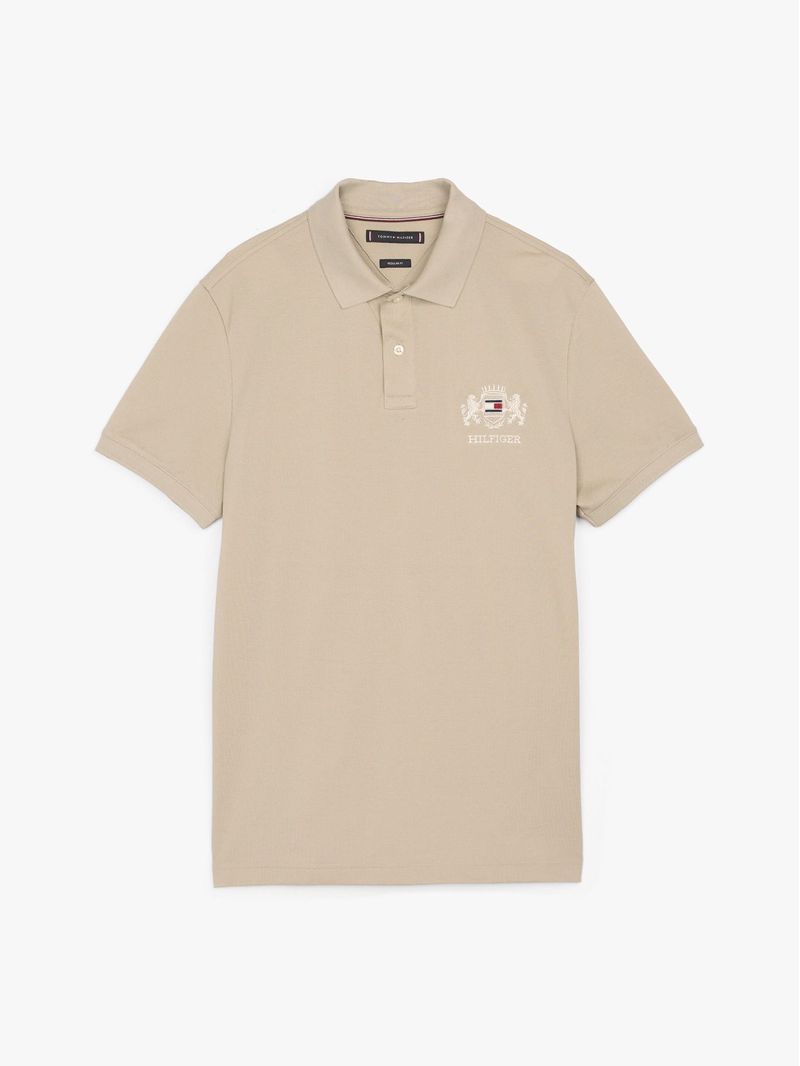 Polo-de-corte-regular-con-logo-bordado