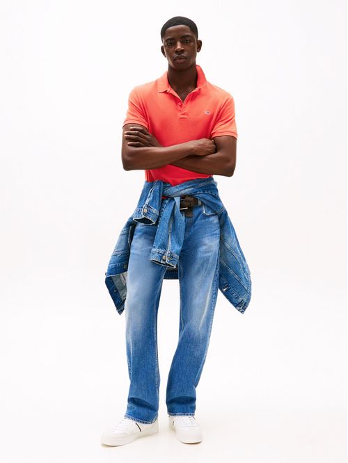 Polo teñido en prenda con corte slim