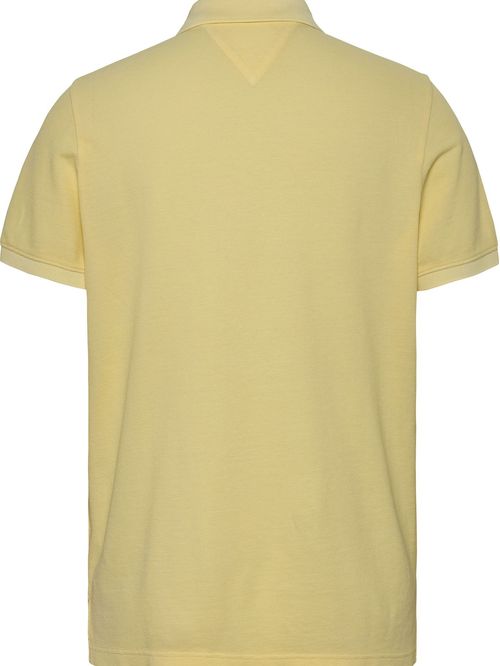 Polo teñido en prenda con corte slim