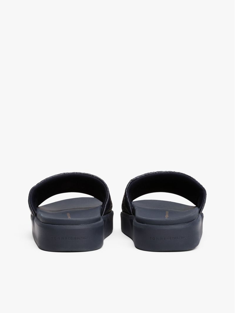 Chancletas-de-plataforma-con-monogramas-TH