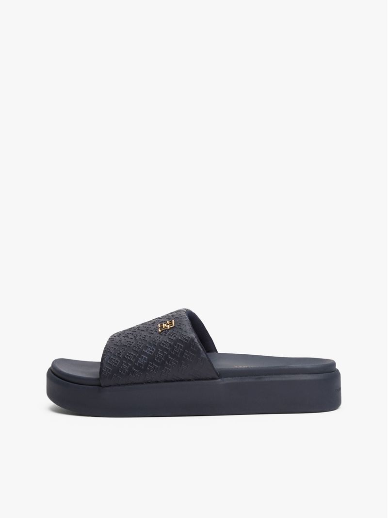 Chancletas-de-plataforma-con-monogramas-TH