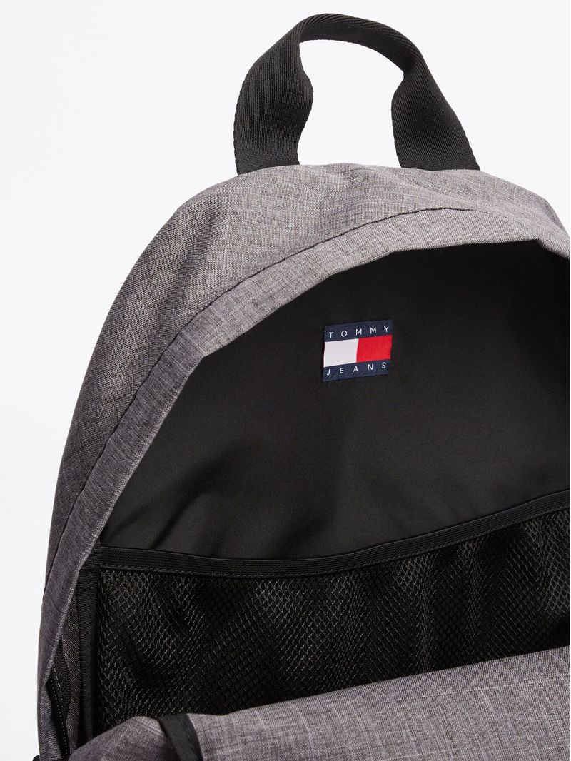 Mochila-Essential-de-tela-con-inscripcion