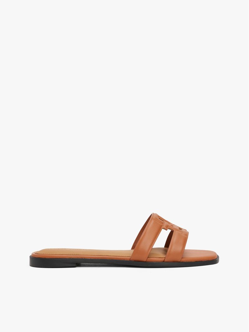 Mules-de-Cuero-con-monograma-TH