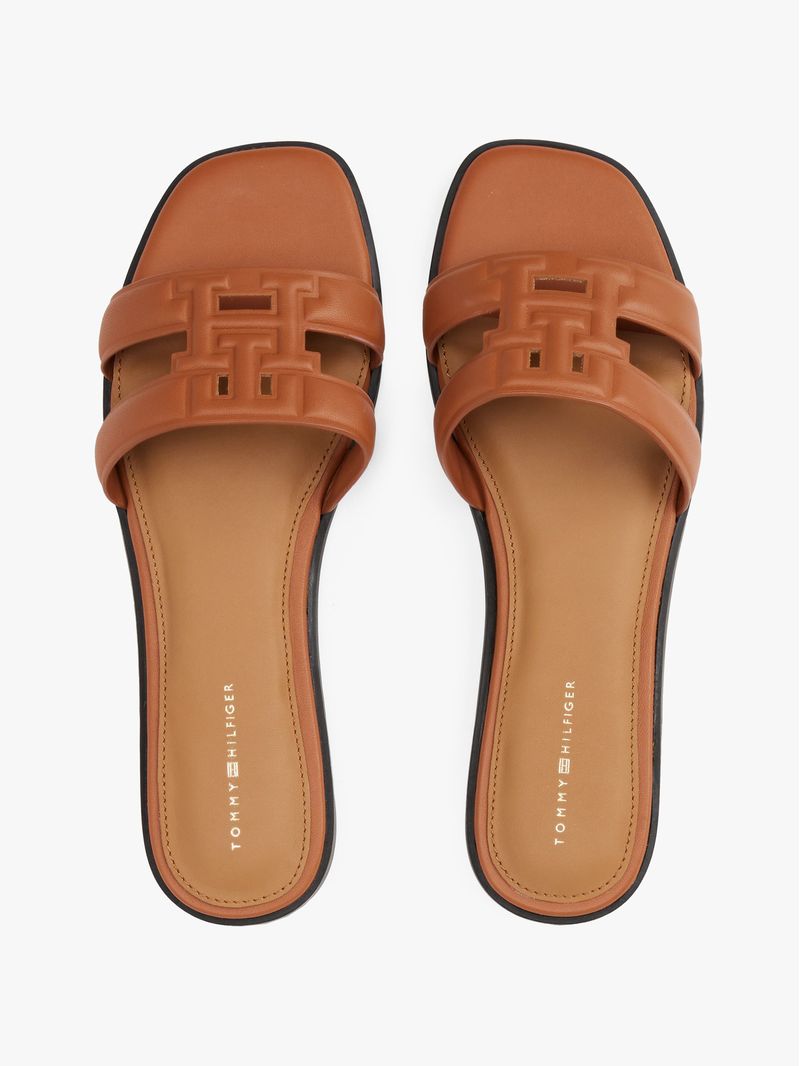 Mules-de-Cuero-con-monograma-TH