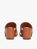 Mules-de-Cuero-con-tacon-ancho