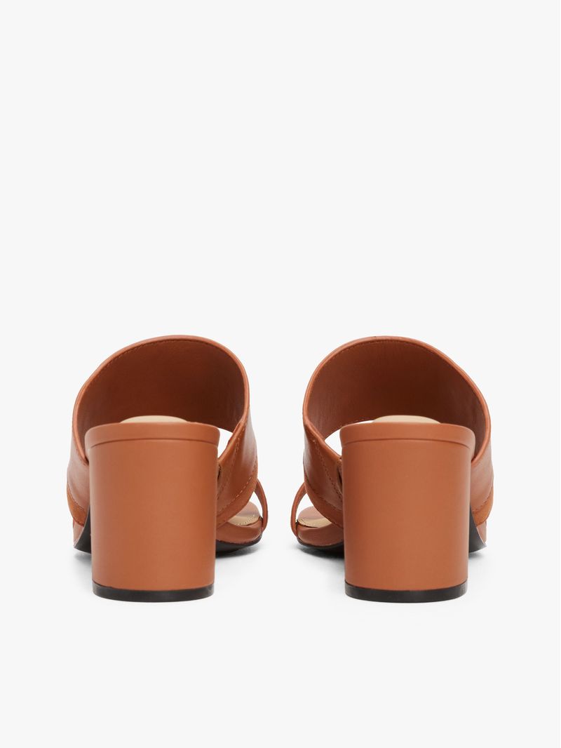 Mules-de-Cuero-con-tacon-ancho