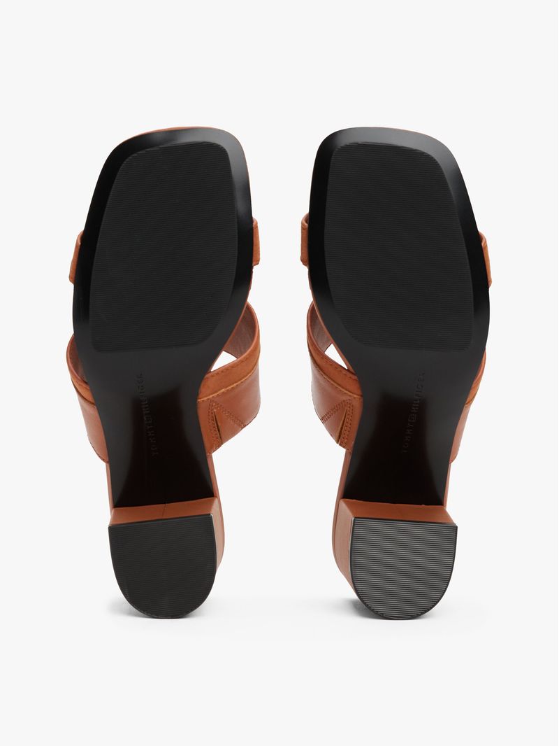 Mules-de-Cuero-con-tacon-ancho