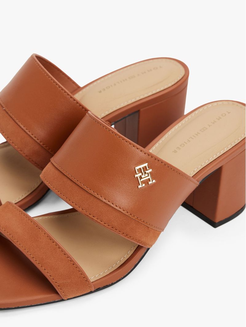 Mules-de-Cuero-con-tacon-ancho