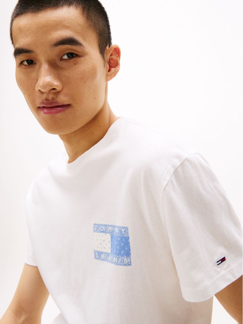 Playera-con-logo-en-la-parte-trasera