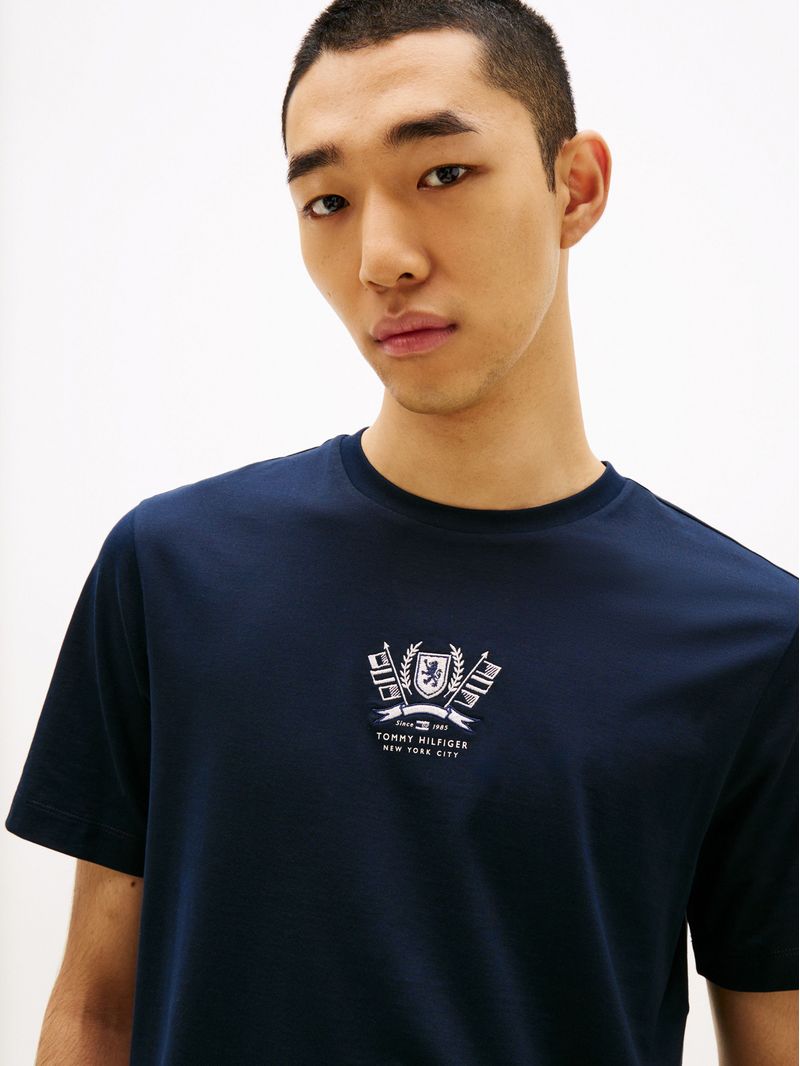 Playera-de-cuello-redondo-con-logo