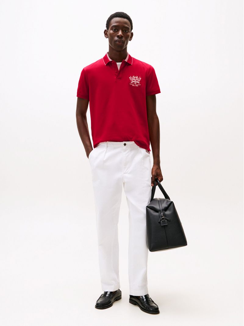 Polo-de-corte-regular-con-escudo-TH-bordado