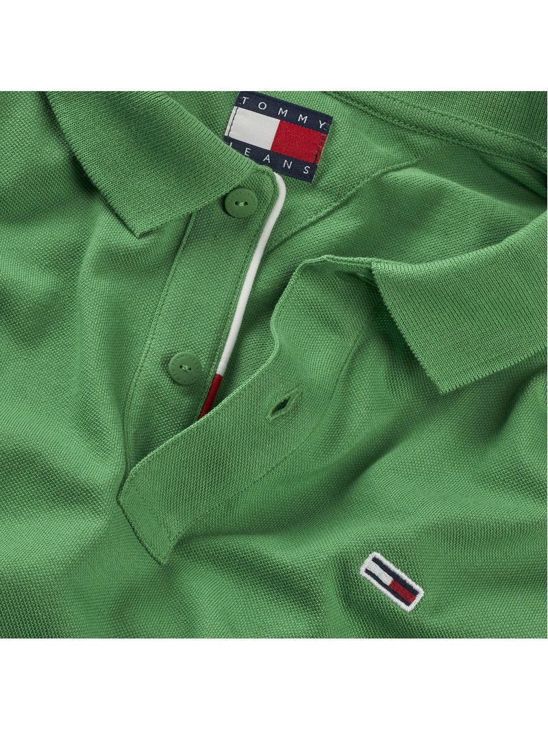 Polo-de-corte-slim-con-parche-con-logo