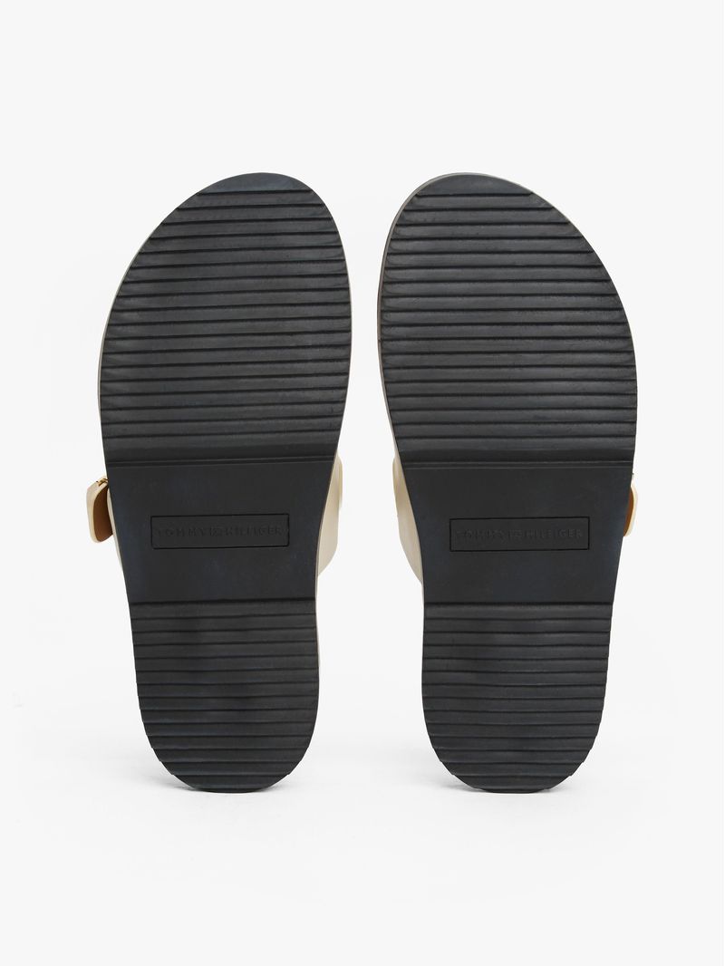 Sandalias-de-Cuero-monograma-TH