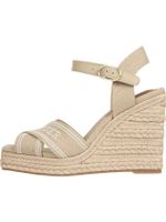 Sandalias-de-cuña-estilo-alpargata