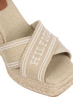Sandalias-de-cuña-estilo-alpargata