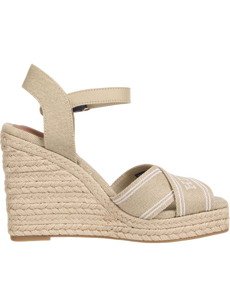 Sandalias-de-cuña-estilo-alpargata