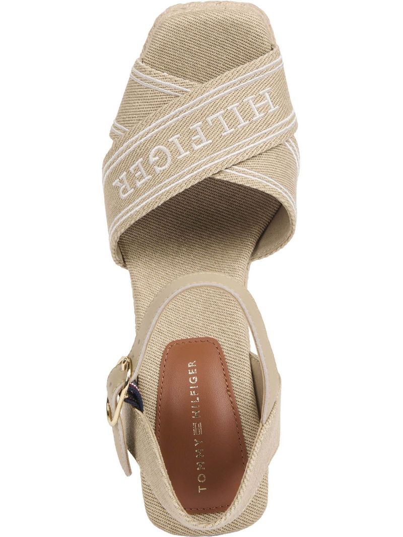 Sandalias-de-cuña-estilo-alpargata