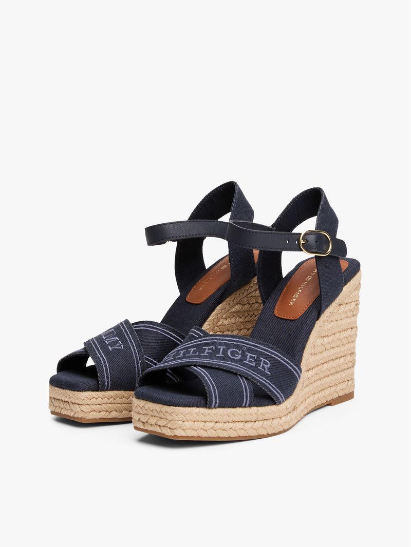 Sandalias-de-cuña-estilo-alpargata