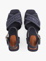 Sandalias-de-cuña-estilo-alpargata