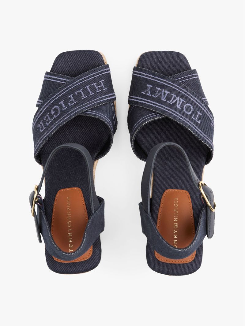 Sandalias-de-cuña-estilo-alpargata