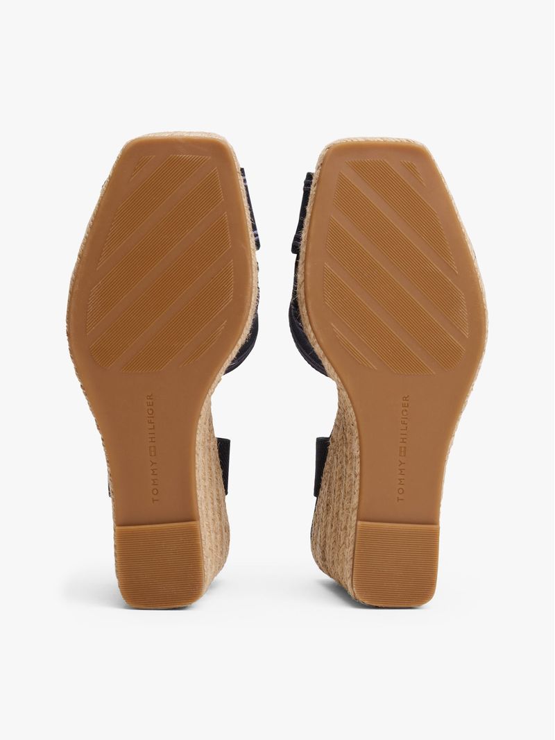 Sandalias-de-cuña-estilo-alpargata