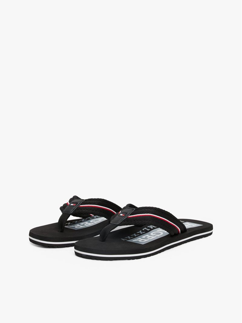 Chancletas-con-cinta-distintiva