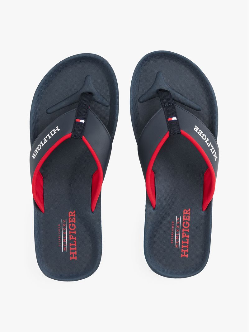 Chancletas-con-tiras-acolchadas-e-inscripcion