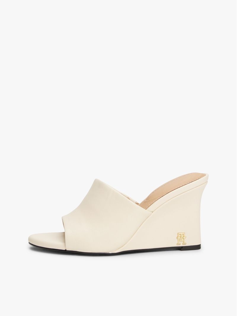 Mules-de-cuña-con-insignia-del-monograma-TH