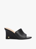 Mules-de-cuña-con-insignia-del-monograma-TH