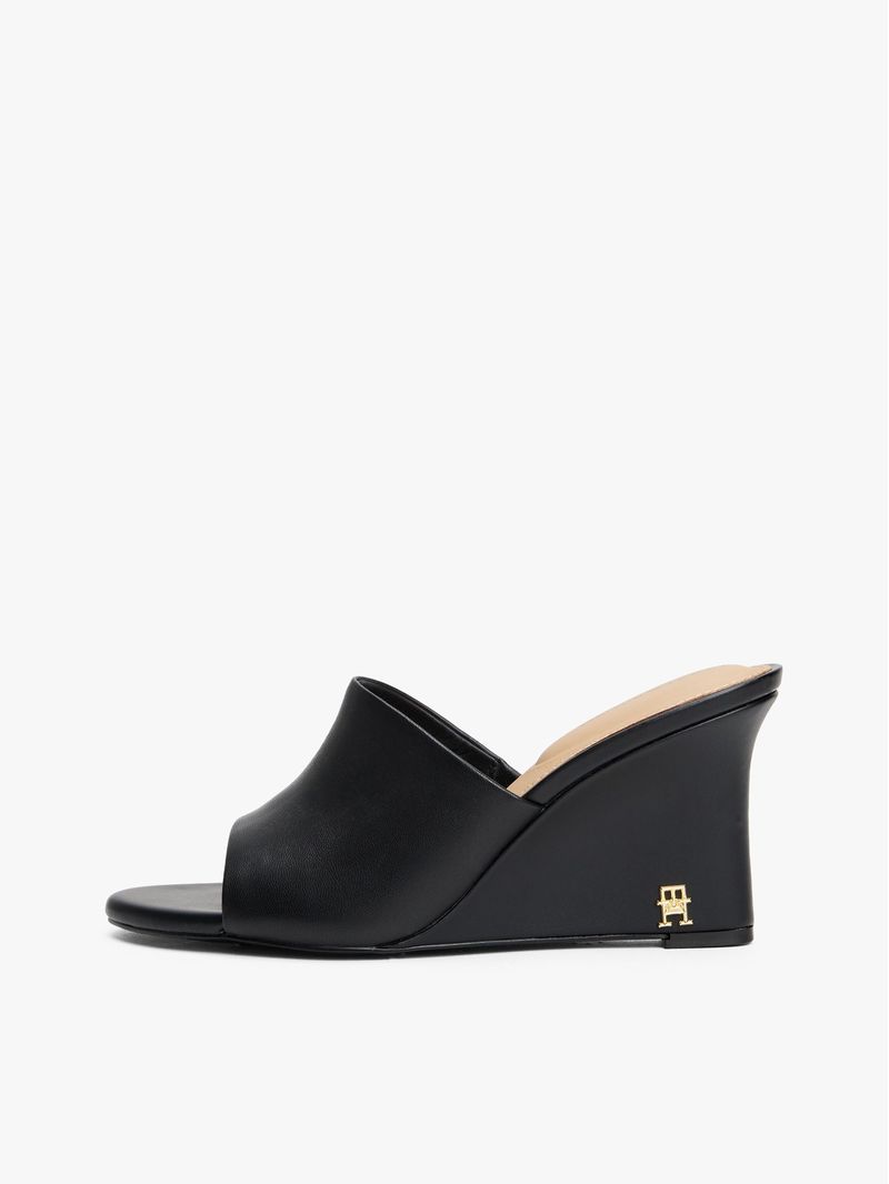 Mules-de-cuña-con-insignia-del-monograma-TH