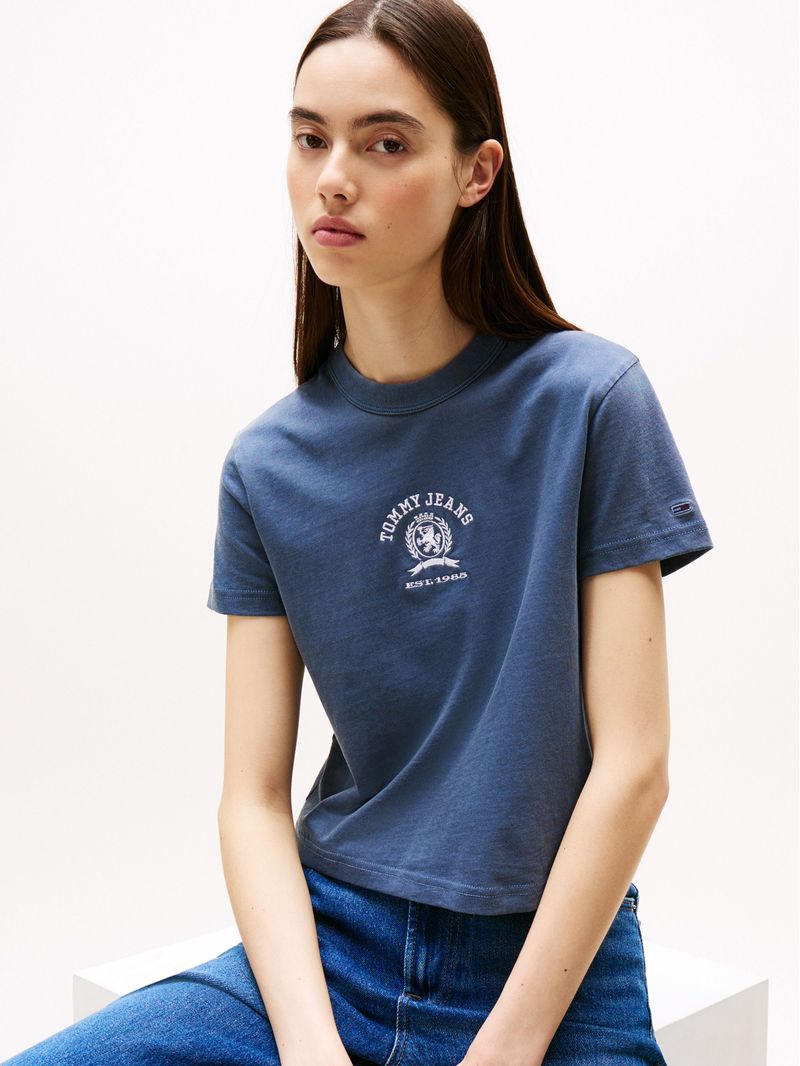 Playera-de-corte-regular-con-logo-universitario
