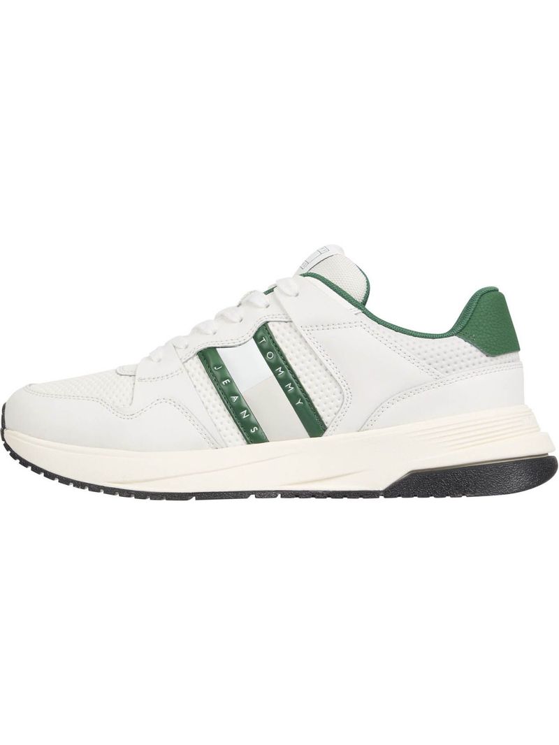 Zapato-tenis-deportivas-con-suela-dentada-fina