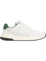 Zapato-tenis-deportivas-con-suela-dentada-fina