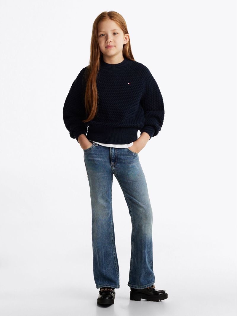 Jeans-con-lavado-vintage-acampanados-con-corte-Bootcut