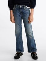Jeans-con-lavado-vintage-acampanados-con-corte-Bootcut