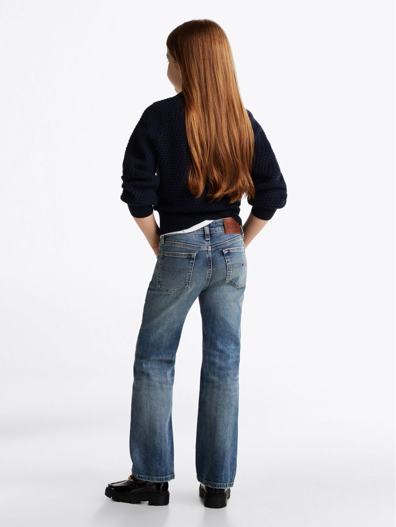 Jeans-con-lavado-vintage-acampanados-con-corte-Bootcut