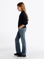 Jeans-con-lavado-vintage-acampanados-con-corte-Bootcut