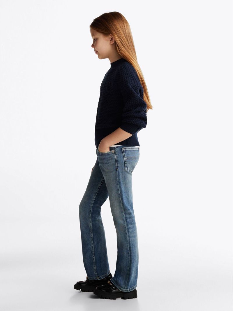 Jeans-con-lavado-vintage-acampanados-con-corte-Bootcut