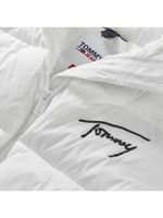 Chumpa-Modern-acolchada-con-logo-distintivo